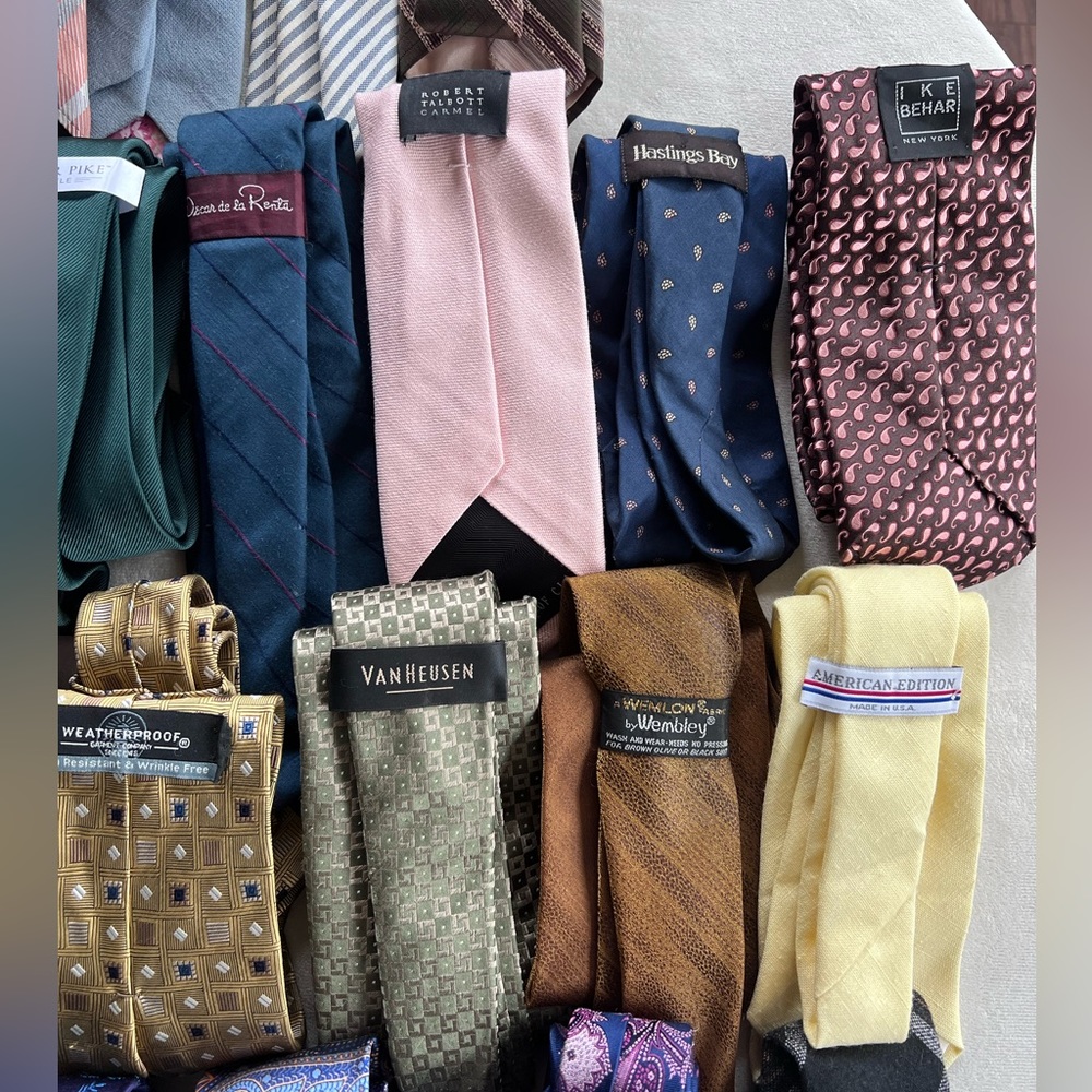 43 Silk ties. Oscar DeLa Renta. Zegna, Dior, Ted Baker, Ferragamo, and more - Picture 4 of 5